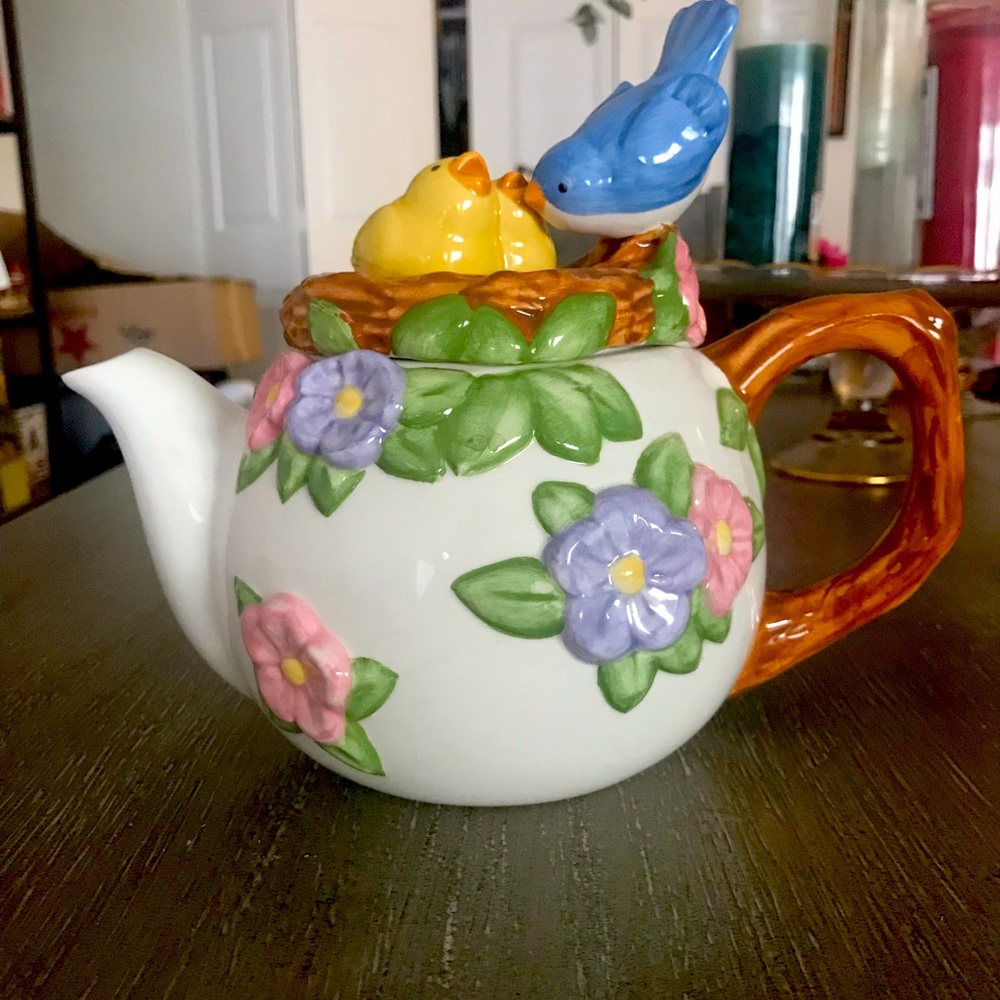 Teleflora teapot with nesting birds 90’s